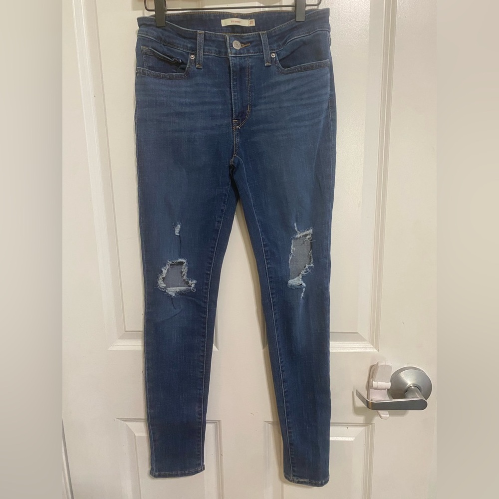 Distressed Levi skinny jeans